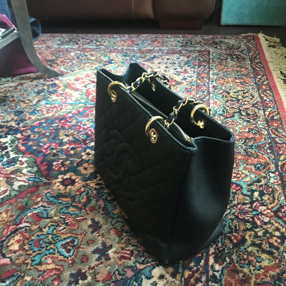 Chanel Grand Shopping Tote - Picture 2 of 7